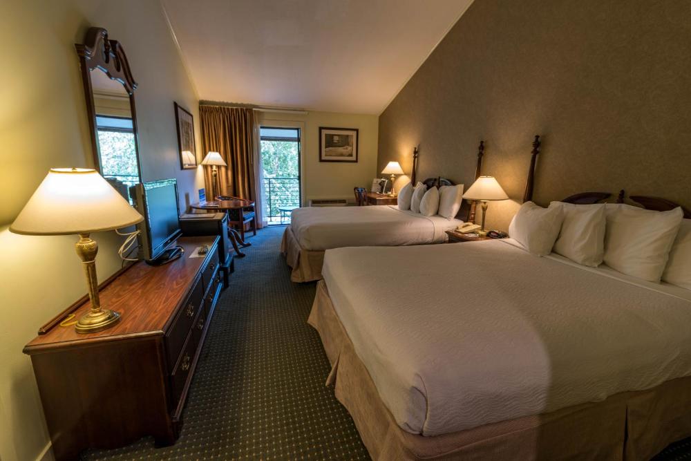 Deluxe Double Room with Balcony interior